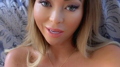 Big boob brunette masturbates on webcam