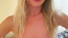 Amateur Webcam Cute Teen Plays Solo with Big Dildo