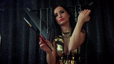 Femdomfoto - Lady Amira - Elegant Smoking (german)