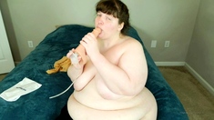 Sexynympho webcam model uses toy on clit to masturbate