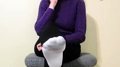 Brunette Solo Honey Shows Her Masturbating Skills