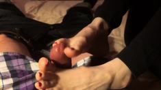 FOOTJOB! Quickie amateur POV footjob.