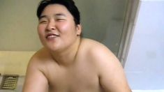 Chubby Korean GF's golden shower